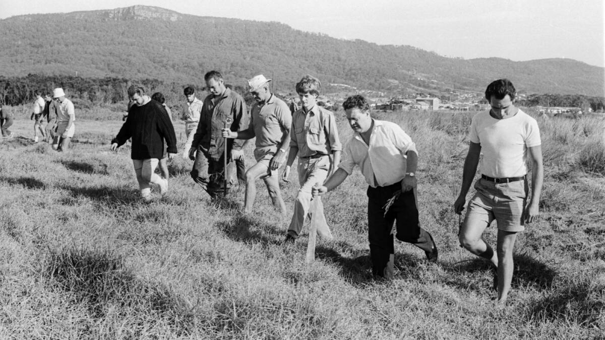 Police and volunteers search for Cheryl Grimmer. Picture taken January 13, 1970. Picture: JOHN ELLIOTT