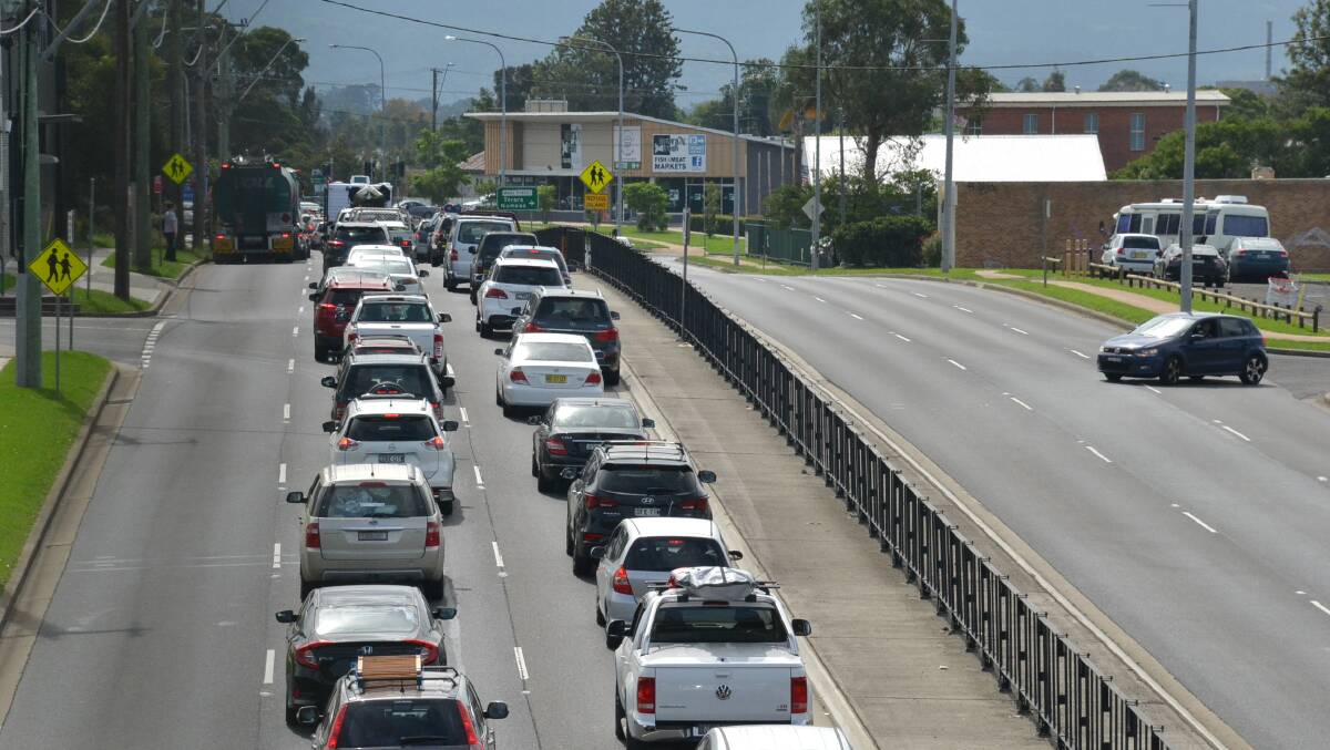 No surprise Nowra holiday traffic at a standstill