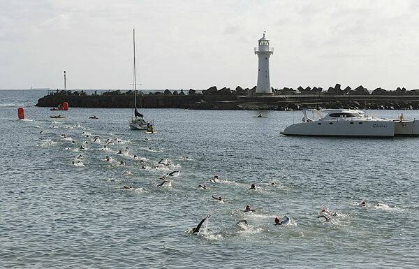 Swimmers at the Splash Wollongong event on Sunday morning. Picture by Robert Peet.