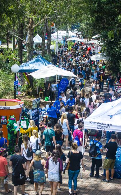 Students turn up in hundreds each day to enroll and check out the Festivities. Picture: Paul Jones, UOW Media