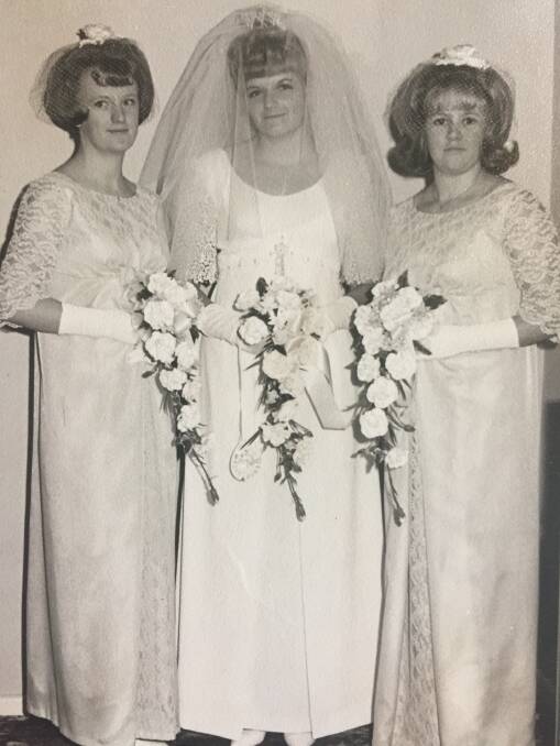 Bonnie’s sisters-in-law were her bridesmaids. 