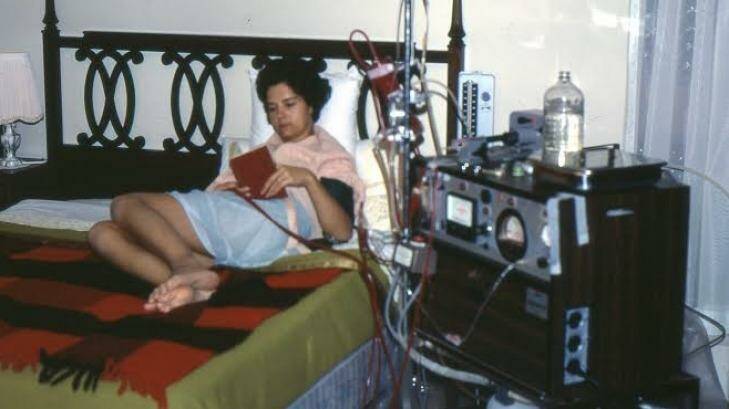 Carolyn Hochkins on her kidney dialysis machine in the 1970s. Photo: Carolyn and Don Hochkins