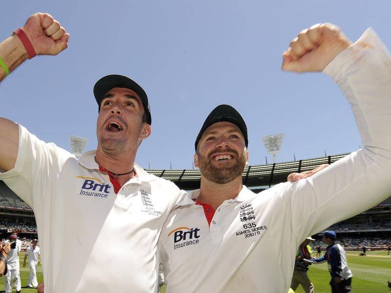 Former England teammates Kevin Pietersen and Matt Prior have ended their feud.