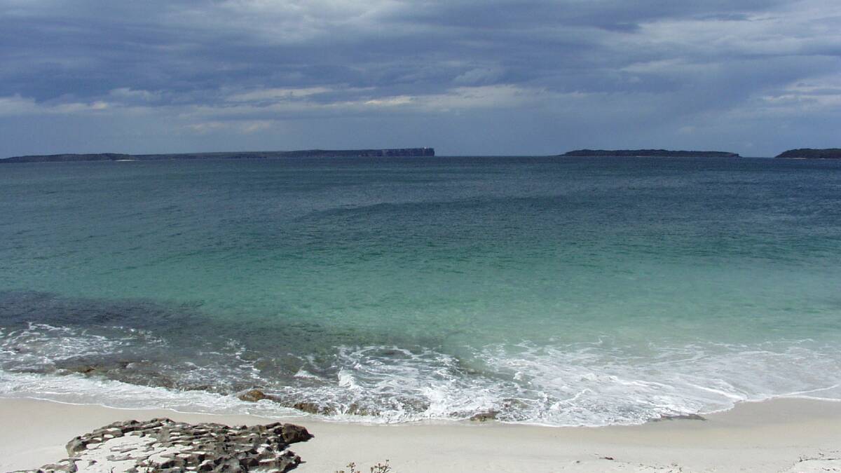 A visitor's recollections of his Nowra visit in 1935 included difficulty seeing Jervis Bay.