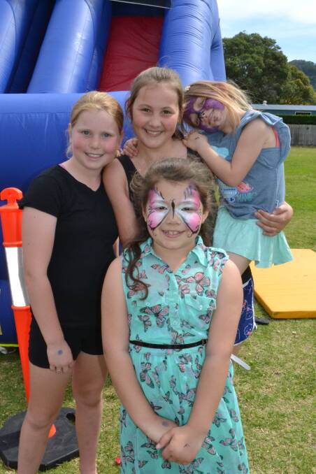 Chloe Hinkley, Josie Maddinson, Tyne Weller and Sophie
Weller from Shoalhaven Heads have a great time at last year’s spring fair at Shoalhaven Heads Public School.
