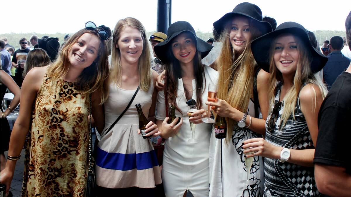 KALARU: Thousands of revellers enjoyed the 

Boxing Day races at Sapphire Coast Turf Club, 

including (from left) Cassie Frauenfelder, Rhianna 

Fieg, Nissa Doswell, Nicollette Slater and Tara 

Matthews.  