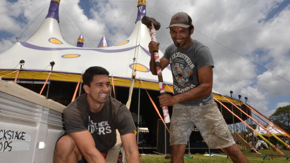 NOWRA: Crowds in Nowra flocked to the Great Moscow 

Circus when it opened on New Year's Day.  Pictured 

are Luis Daza and Ricardo Espana working on the set 

up. 