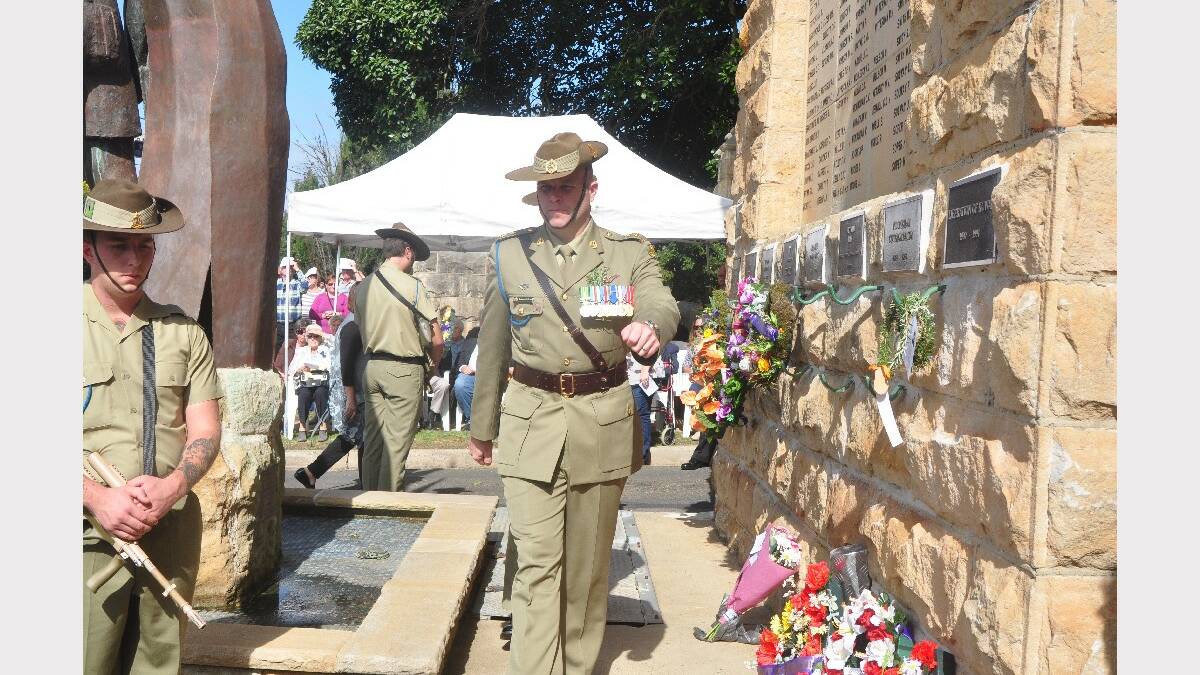 Commanding Officer of the Australian Parachute Training School Lieutenant Colonel Robert Calhoun lays a wreath after is impressive speech.