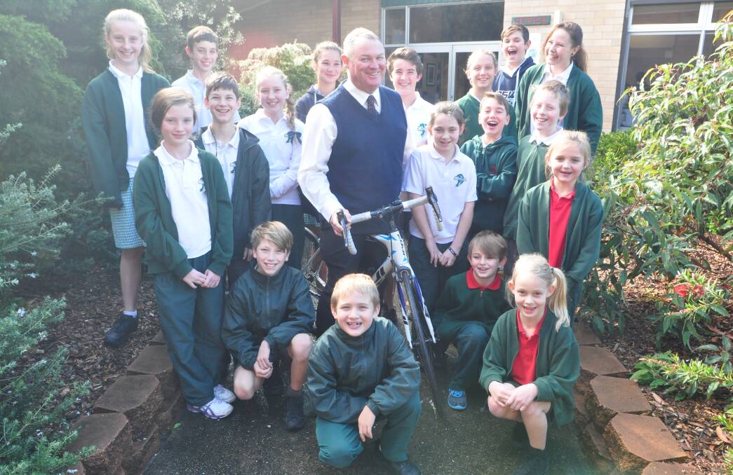 DETERMINED: Illaroo Road Public School principal Graham Tink surrounded by Student Representative Council members before his 4000km ride from west to east across Australia Tristan Tucker, Marley Arthur, Ella Mullins, Jarrod Lee, Casey Connell, Archie Lasker, Jasmin Geaghan, Hailee Rumble, Jacinta Smith, Jessica O’Donnell, Bailey Hazlewood, Lachie Mills, Ben Weir, Nataia Cook, Jasper Dunn, Tom Hartigan, Lily Fuz and Lucy Armstrong.