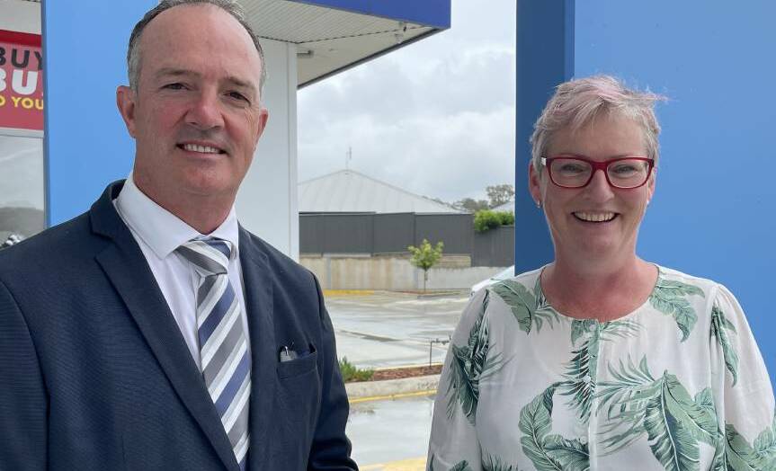 The race for the top job at Shoalhaven City Council continues: former mayor and former Christian Democrat MLC Paul Green, incumbent Shoalhaven Greens Mayor Amanda Findley.