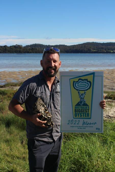 Kirk Hargreaves with "Uncle Ray" the 2.71kg oyster