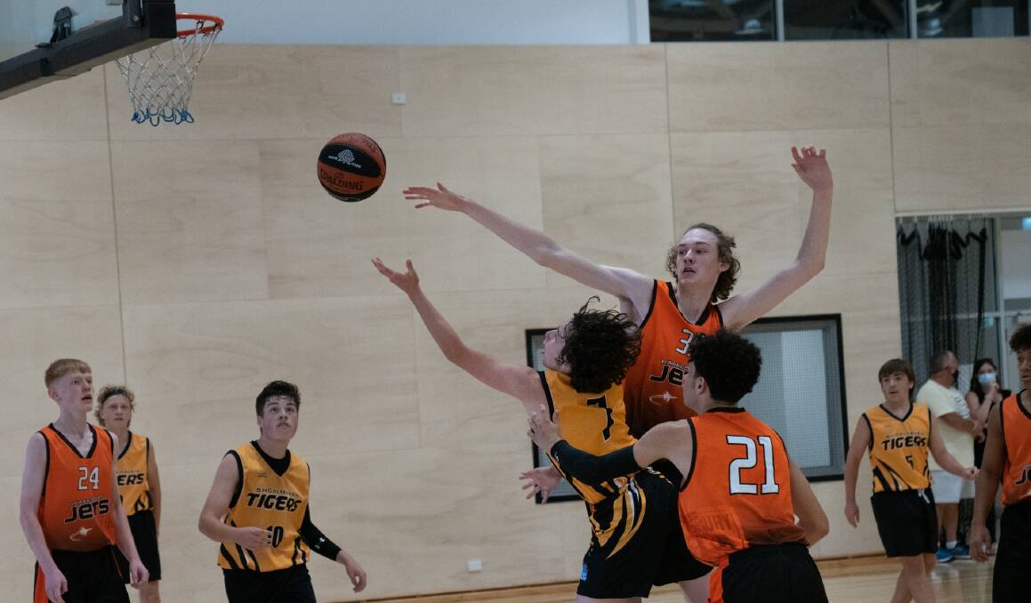 A BIG WEEKEND OF BASKETBALL: The teams put in a top effort as they move further into the season. Photo: Supplied. 
