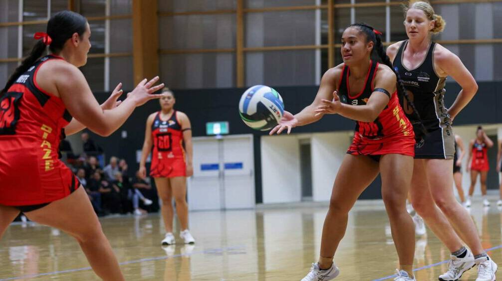 TURN UP THE HEAT: Lightning fast hands in the goal circle between Manaia Mete (GA) and Lindsay Tui (WA) proved too good for Panthers defence. Picture: Supplied. 