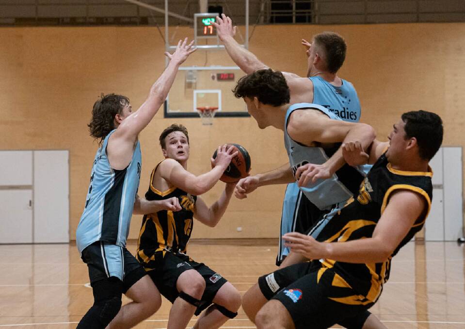 JUST SHORT: The Youth Mens Shoalhaven Tigers came up just short against the top seeded Sutherland Sharks 70-74. Picture: Shoalhaven Basketball Association.