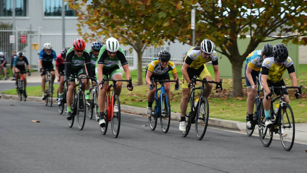 SPRINT TO THE FINISH LINE: Dean Byrne, Bill Stahlhut and Chris Harrison at the front of Division Two. Picture: Supplied.