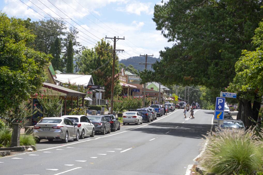 Kangaroo Valley Chamber of Commerce is urging those from around Nowra and Berry to drop in using the open routes from their side of town.