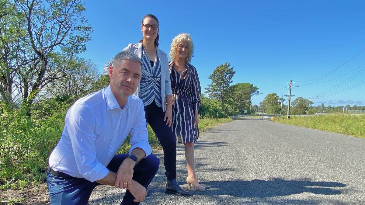 Shadow Roads Minister John Graham with local Labor candidates Katelin McInerny (Kiama) and Liza Butler (South Coast) promising to provide more money to help councils fix local roads. Picture by Glenn Ellard.