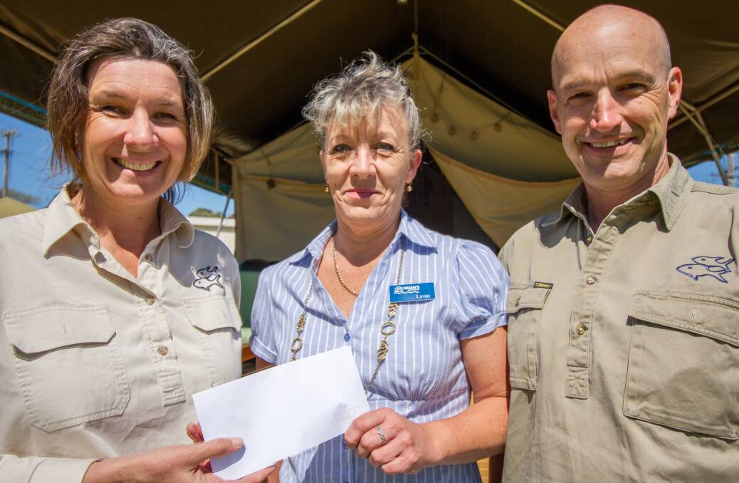 South Coast Retreat's Liz and Simon Meagher present a cheque for $5000 to Lynn Burns from Noah's Shoalhaven.