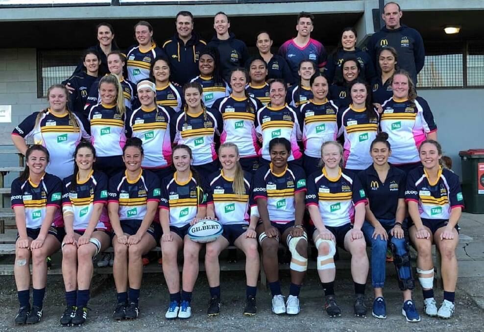 Harriet Elleman (middle row, fourth from the left) and her ACT Brumbies team mates. Photo: BRUMBIES MEDIA