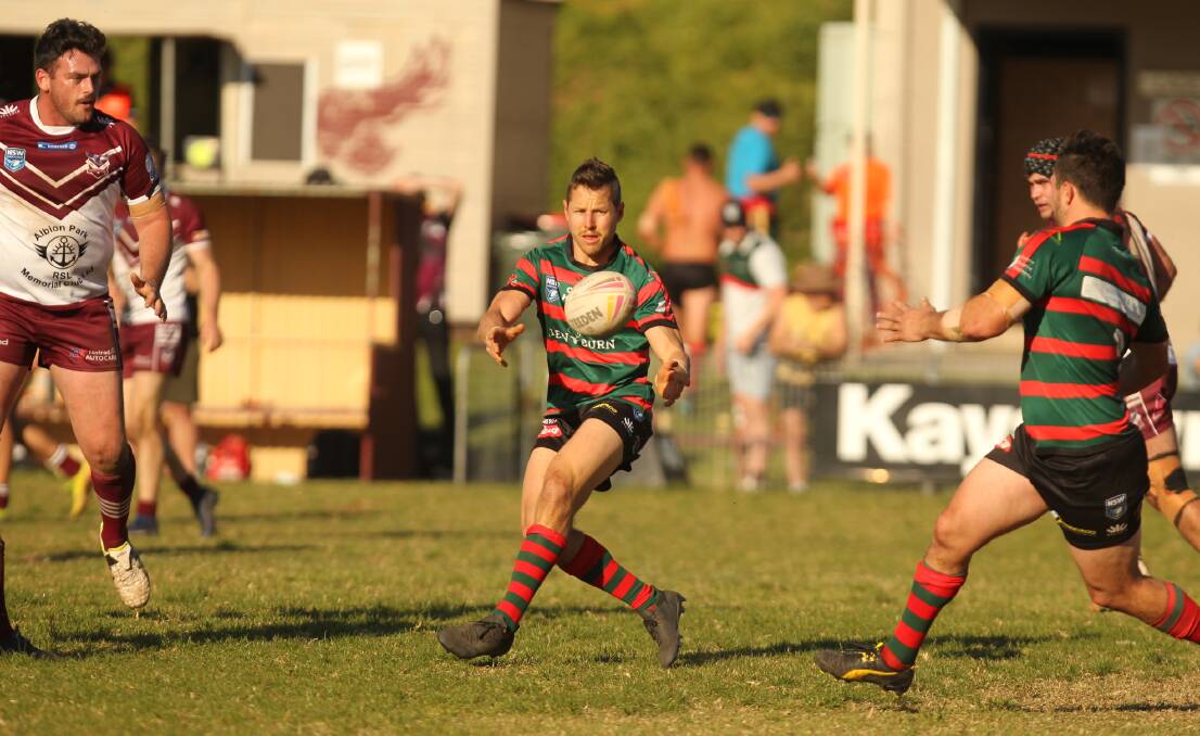 Superoos' hooker James Asquith makes a pass on Sunday. Photo: David Hall