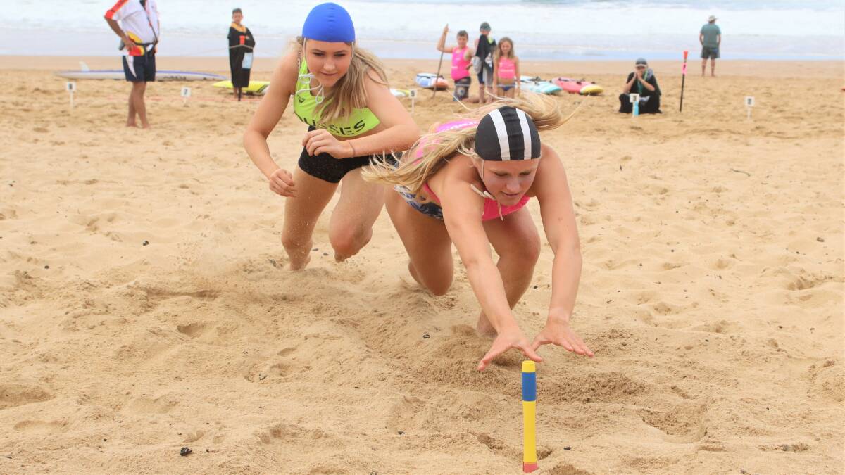 Mollymook's Karla Jones dives to win gold in the under 15 girls beach flags at Gerringong on Saturday. Photo: KEN BANKS