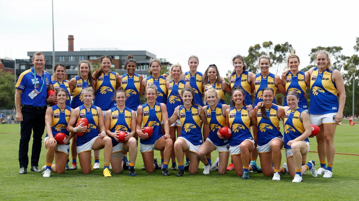 Maddy Collier (back row, seventh from left) and her West Coast team. Photo: EAGLES MEDIA