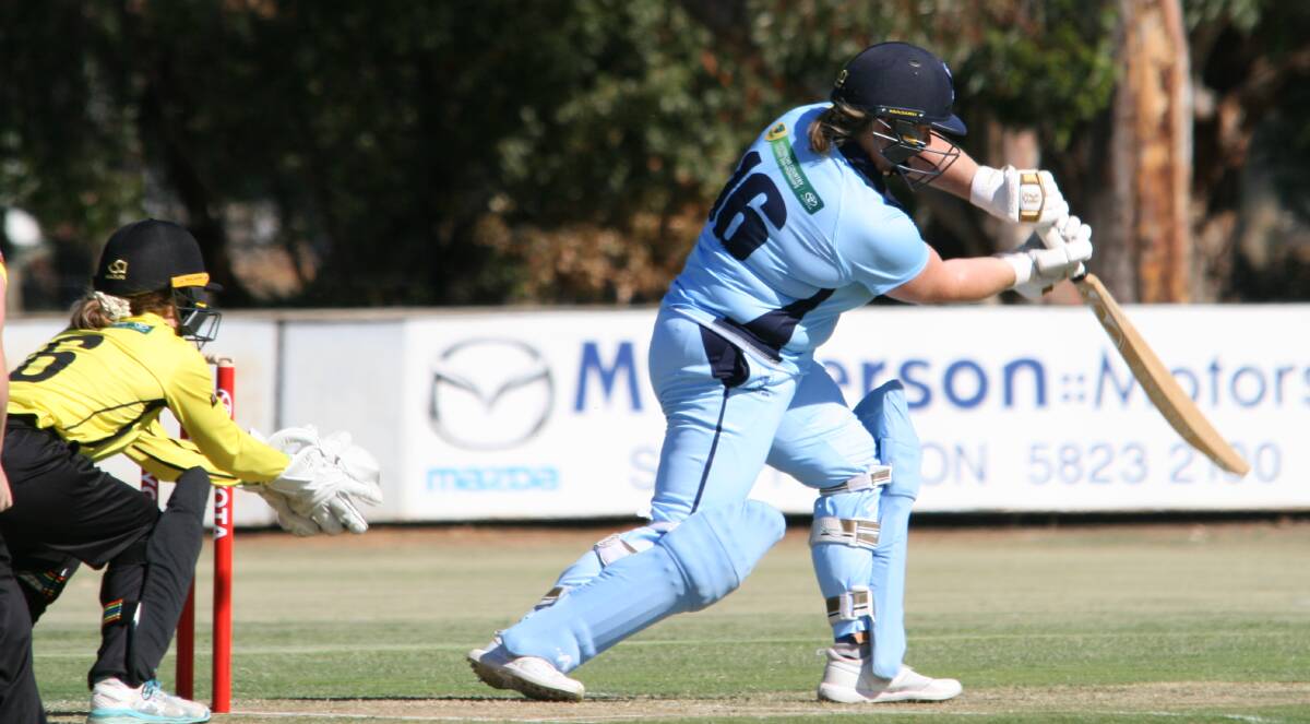 Bush Breakers' Joanne Kelly bats during the Australian Country Cricket Championships.