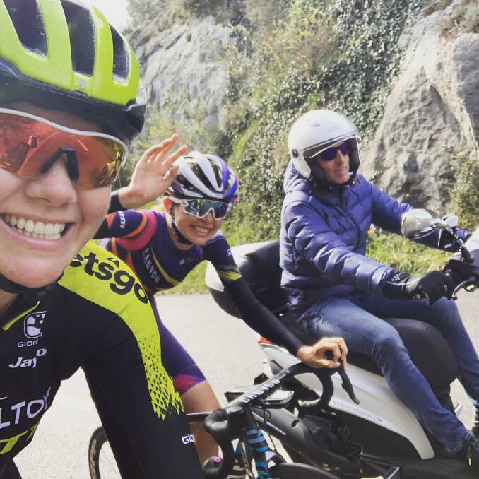 Kevin Poulton (right) with riders Sarah Roy (Australia) and Ella Harris (New Zealand) during a training session in Spain. Photo: SUPPLIED