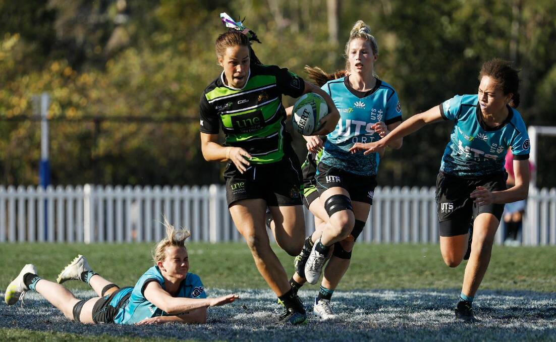 Rhiannon Byers in action for the University of New England during the Aon Uni Sevens side. Photo: KAZ WATSON