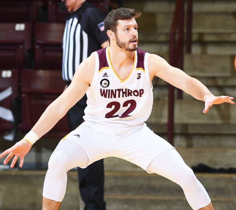 Kyle Zunic plays defence for Winthrop during the 2020-21 season. Photo: Eagles Media