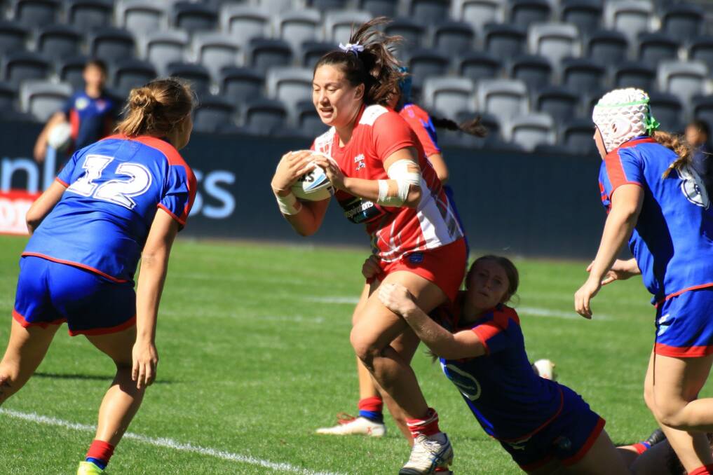 Illawarra Steelers' Maddison Weatherall makes a run against the Newcastle Knights, during the 2019 Tarsha Gale final. Photo: ALLAN BARRY