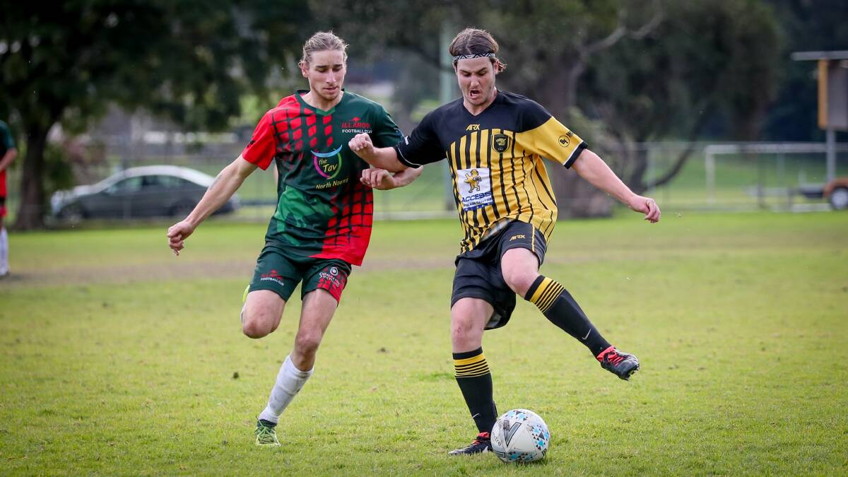 Illaroo's Hayden Strand battles Bomaderry's Sam Baxter for possession in 2021. Photo: Giant Pictures
