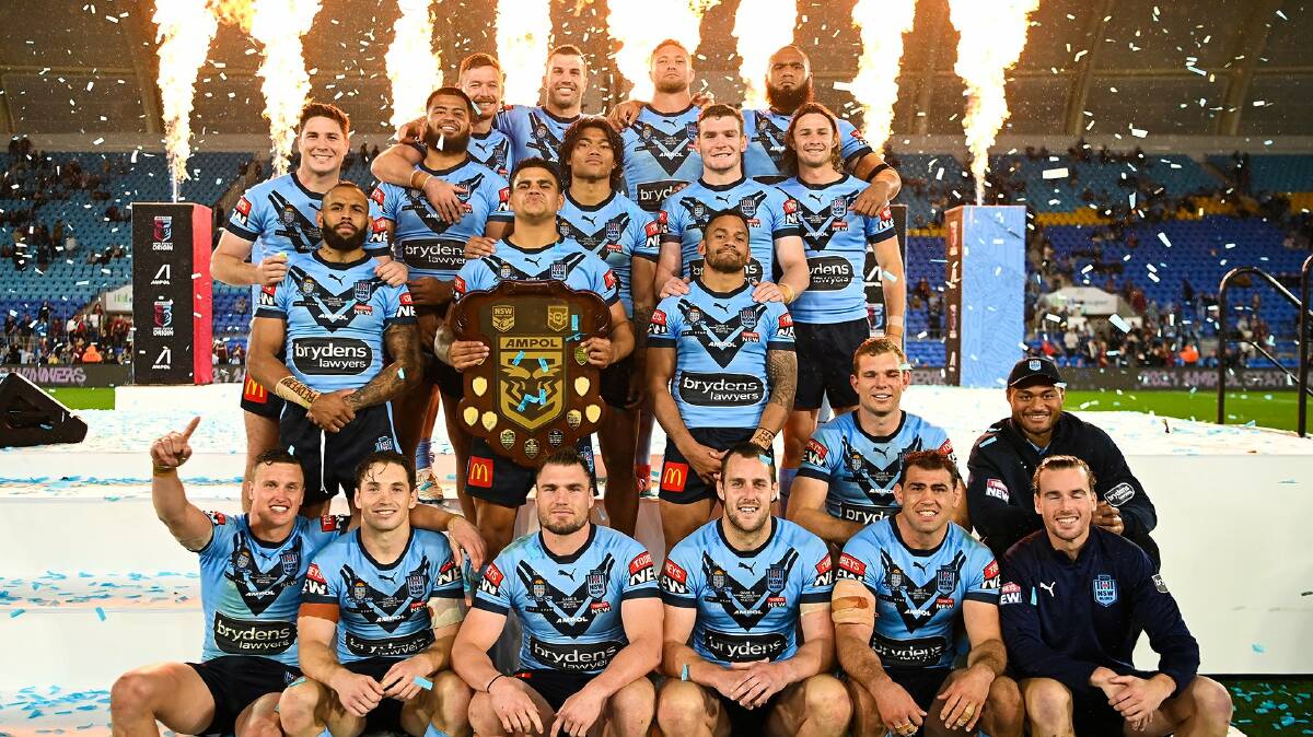 The NSW Blues with their 2021 State of Origin shield. Photo: NSWRL