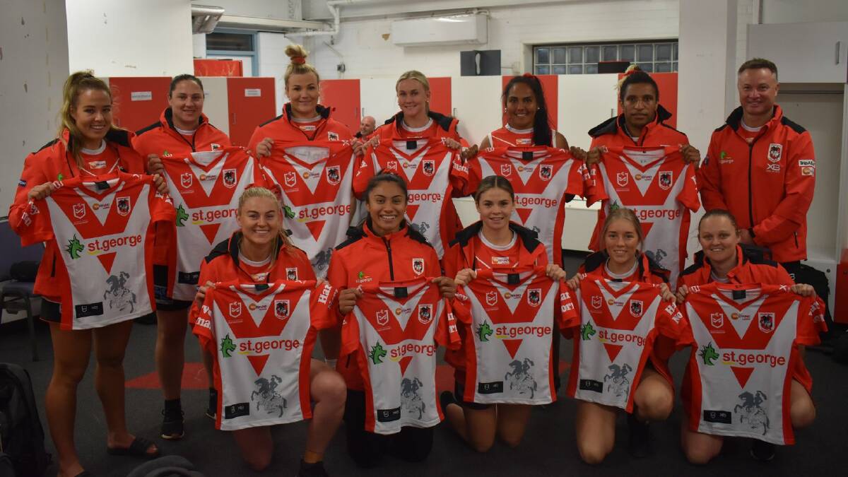 The 11 new St George Illawarra players, including Stingrays' Teagan Berry (front row, second from right) were presented jerseys this week ahead of the 2020 women's premiership season kick-off. Photo: Dragons Media