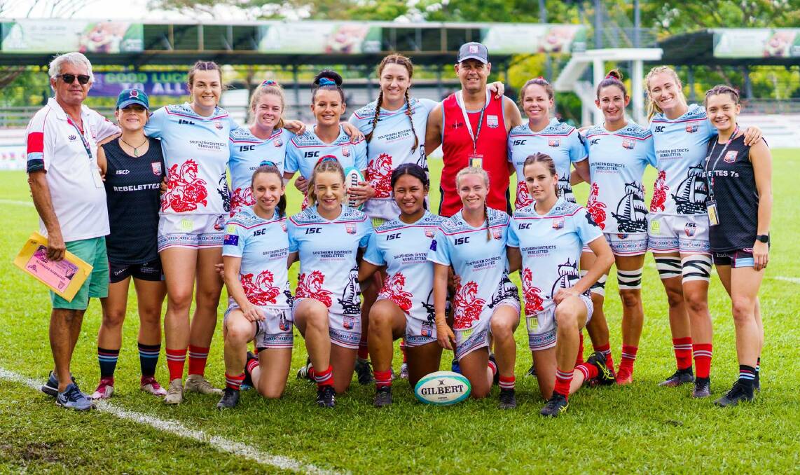 Lauren Murty (back row, fifth from left) and her Rebelettes side. Photo: BORNEO SEVENS
