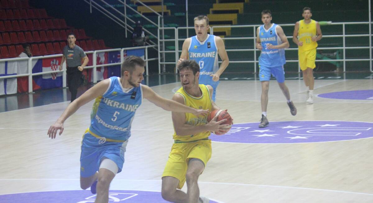 Kyle Zunic in action for the Emerging Boomers at Naples. Photo: AUSTRALIAN UNIROOS