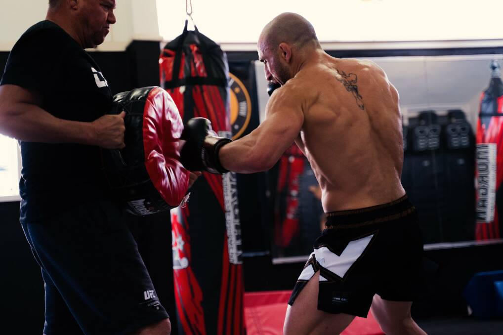 Alex Volkanovski trains with Joe Lopez ahead of his bout with Brian Ortega. Photo: UFC