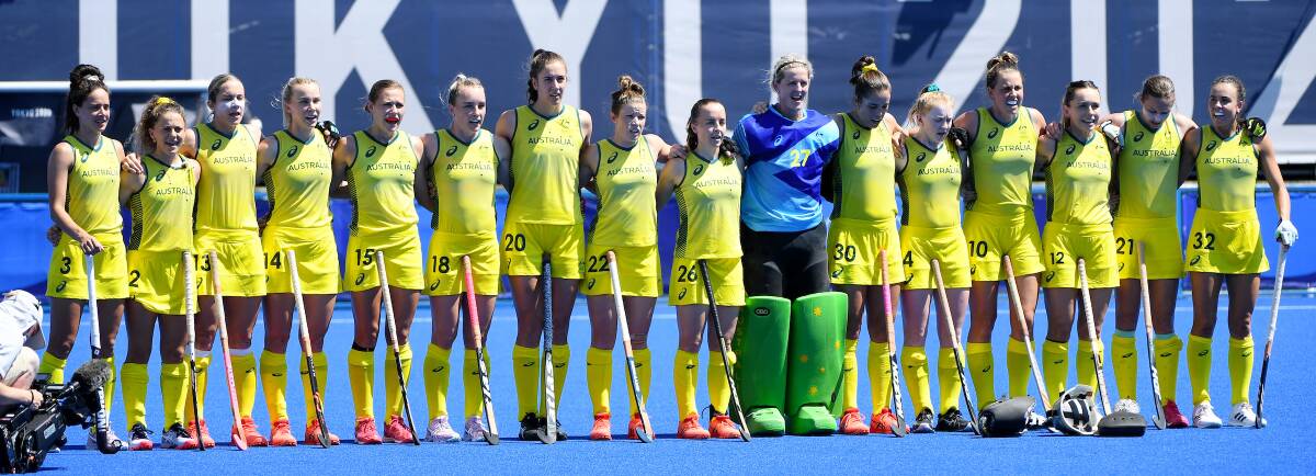 Grace Stewart (sixth from right) and her Hockeyroos prior to their match with Spain. Photo: Hockey Australia