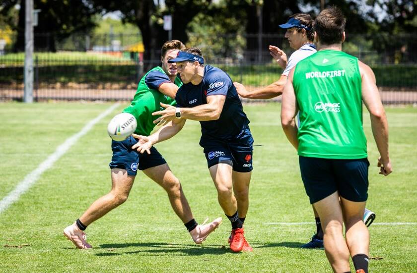 Brett Morris (centre) trains with the Sydney Roosters during the pre-season. Photo: ROOSTERS MEDIA