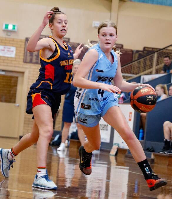 Asha Phillips in action for her NSW Country Kookaburras against South Australia. Photo: BNSW