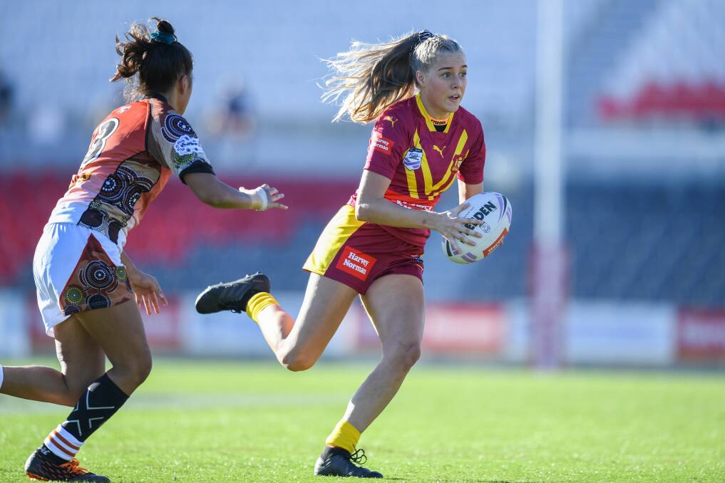 Stingrays' Teagan Berry makes a run for NSW Country at the 2021 women's national championships. Photo: NRL Photos