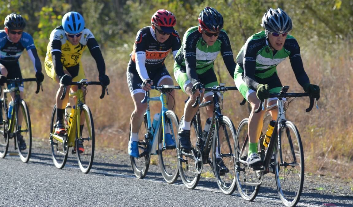 CLOSE: NVC Johnson Memorial race with Rob Rix leading from Gary Bryce, Terry Wall, Michael Berriman and Jason Spence.