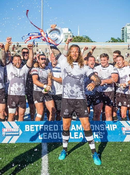Ashton Sims holds up the Betfred Championship League Leaders trophy. Photo: Joel Levy