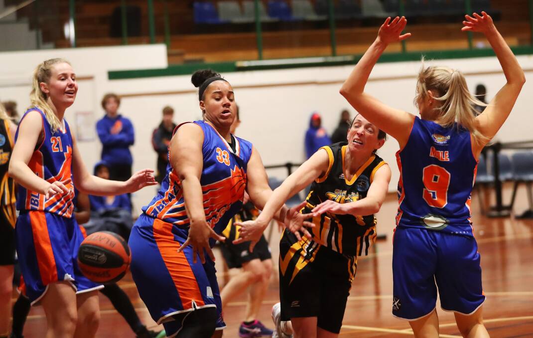 Mary Jane Toole, who makes a pass against Wagga Wagga in 2019, will be a key member of the Tigers team this season. Photo: EMMA HILLIER