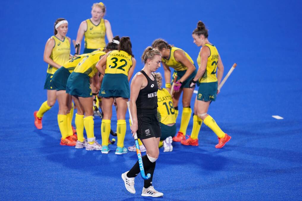 Grace Stewart and her Hockeyroos huddle during their match with New Zealand. Photo: AAP