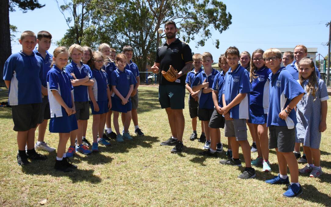SHOOT FOR THE STARS: Australian baseball player Tim Atherton and his Greenwell Point Public School students. Photo: COURTNEY WARD