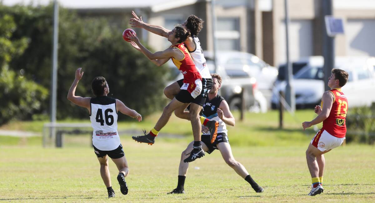 Shellharbour's Tyler Rogers and Kiama's Matthew Laughton go for a mark during the 2021 AFLSC premier men's division season. Photo: Anna Warr
