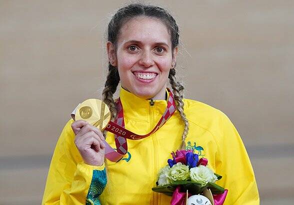 Werri Beach's Amanda Reid shows off her gold medal from Tokyo. Photo: Paralympics Australia
