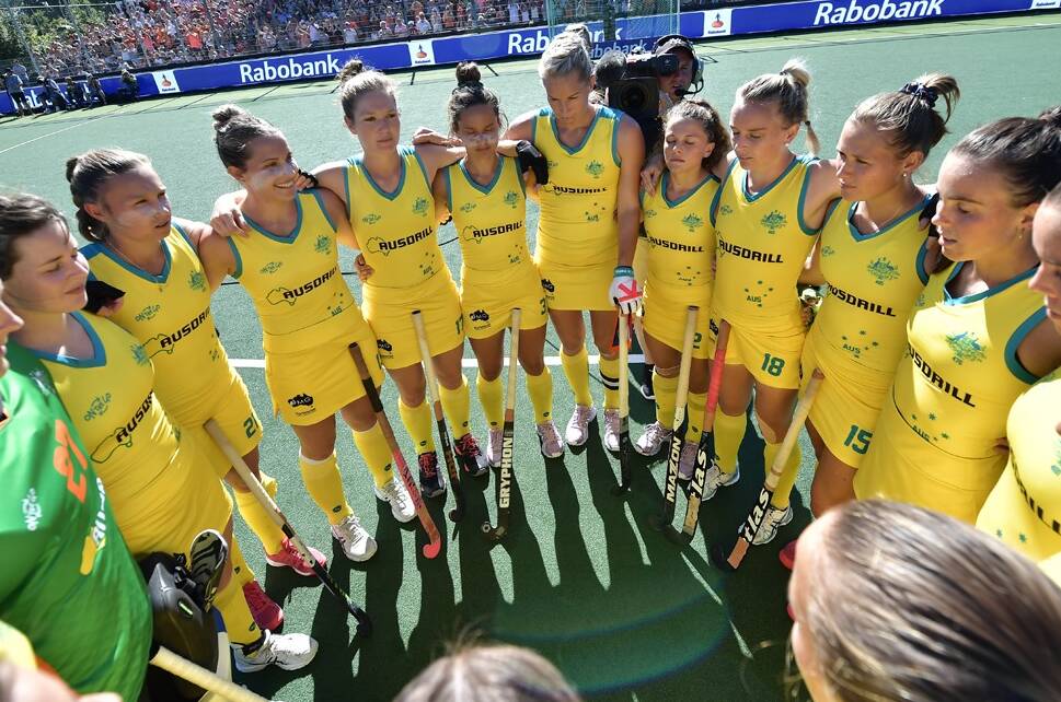 The Hockeyroos huddle during their match with the Netherlands. Photo: HA