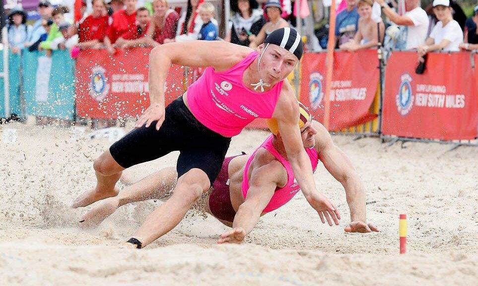 Sam Zustovich and Blake Drysdale battle it out for the open men's beach flags state title. Photo: Daniel Danuser